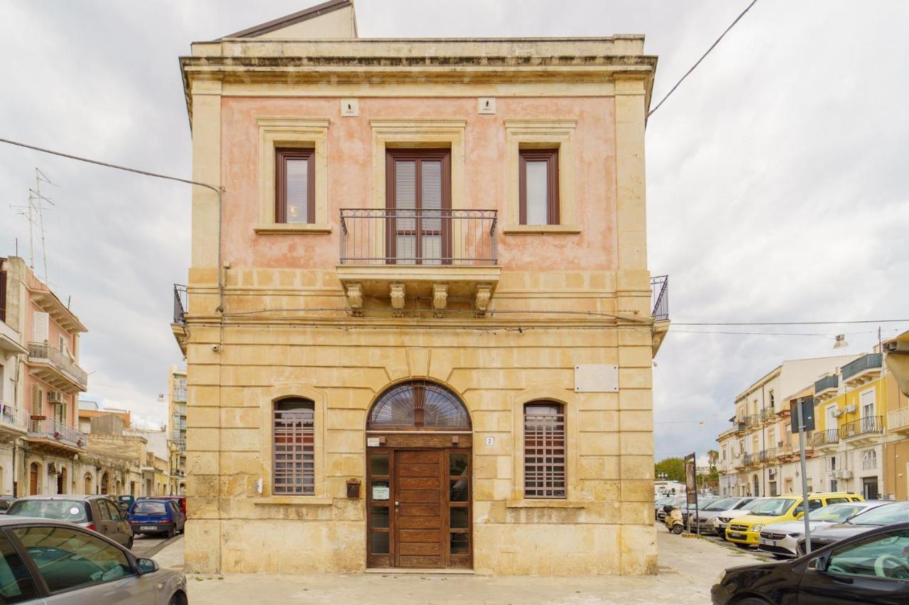Siracusa Comfy & Central Apartment With Terrace Syracuse Bagian luar foto